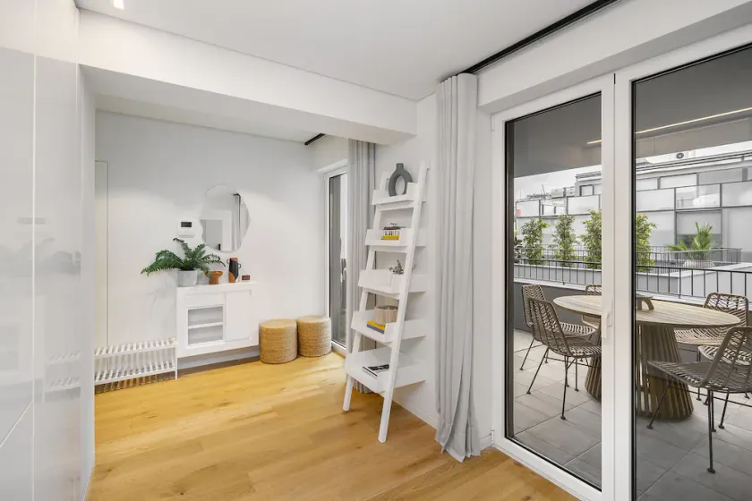 WHome Urban Oasis: Modern Living with Parking & AC - Image 1