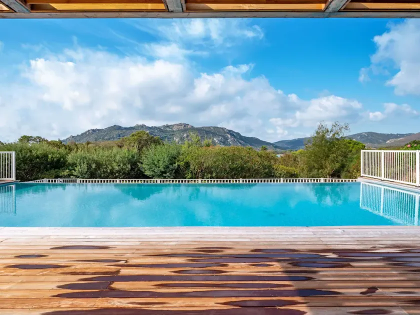 Hyggelig lejlighed i villa for 6 personer med WIFI, klimaanlæg, pool, TV og terrasse - Image 1