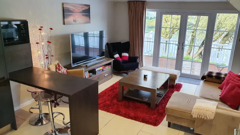 Lake house - sleeps 7 - Image 1