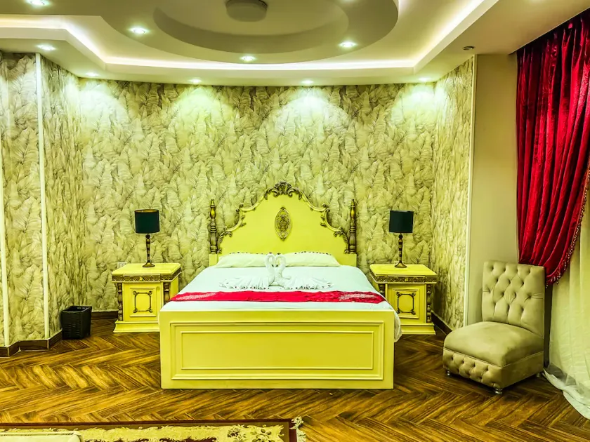 Cozy 3-bedroom apartment in charming Giza Pyramids Plateau with WiFi, AC. - Image 1