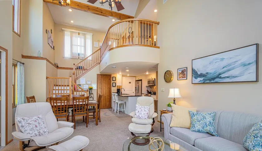 Bright and peaceful Galena retreat. Near amenities and Chestnut - Image 1