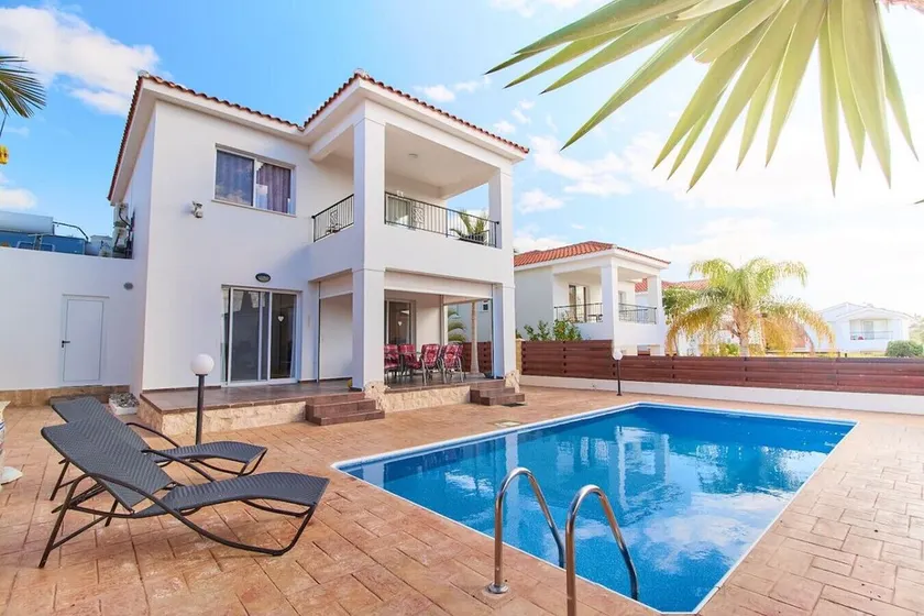 Villa & pool 3 bedrooms 2 minutes from the beach - Image 1