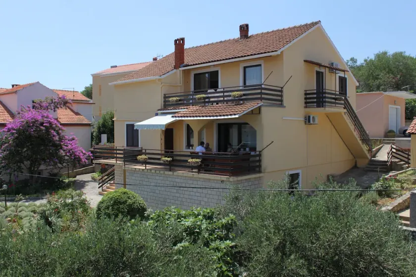 2-Zimmer-Ferienwohnung mit Balkon und Meerblick Sali, Dugi otok (A-872-a) - Image 1