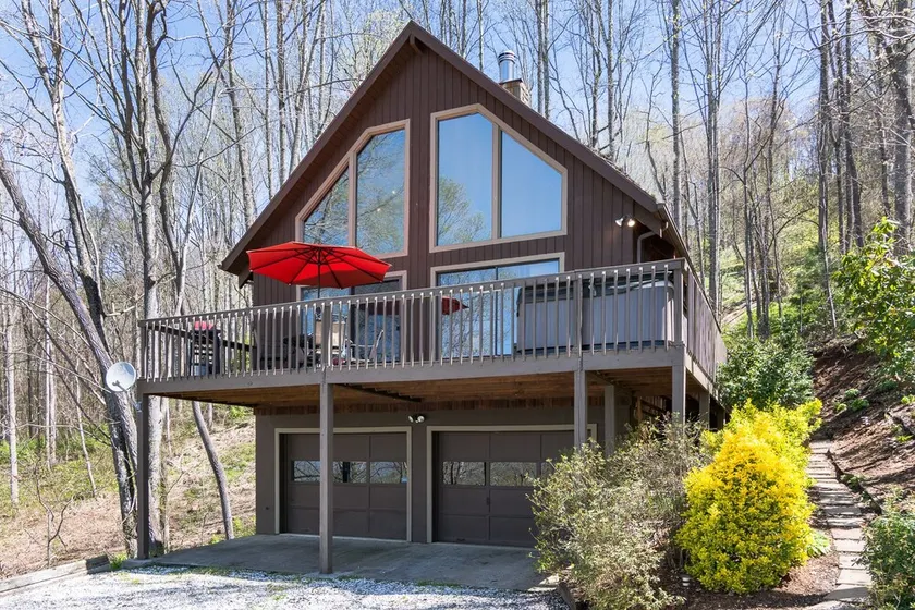 Suzie's Luxury Cabin Asheville HOT TUB  VIEWS  nr BILTMORE July 25% discount /mt - Image 1