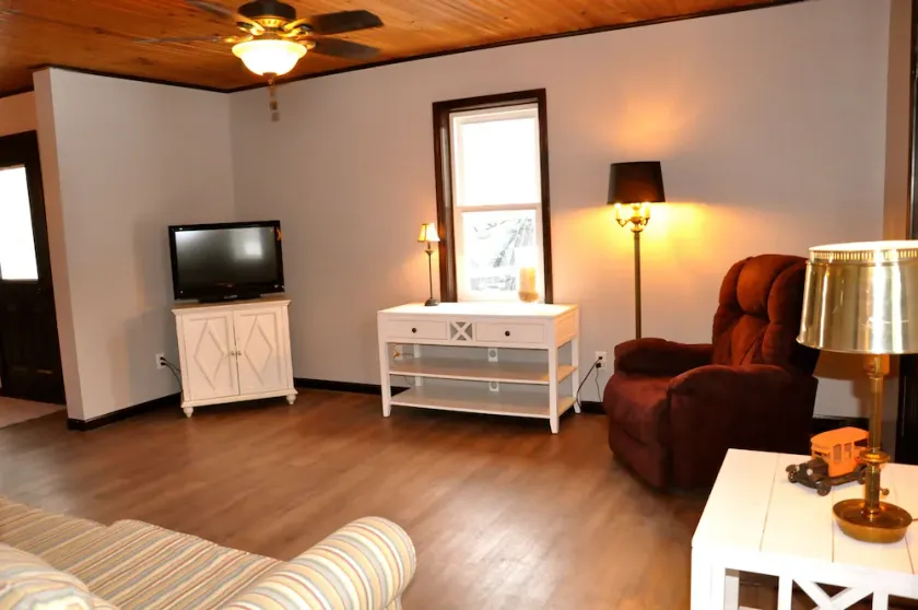 Tommygun Hilltop Hideaway! - Image 1