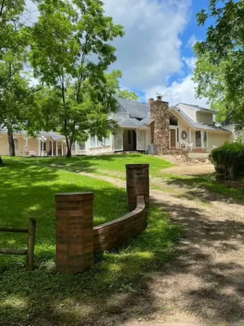 HOUSE OF JOY, A spacious home close to Pom de Terre Lake and Lake of the Ozarks - Image 1