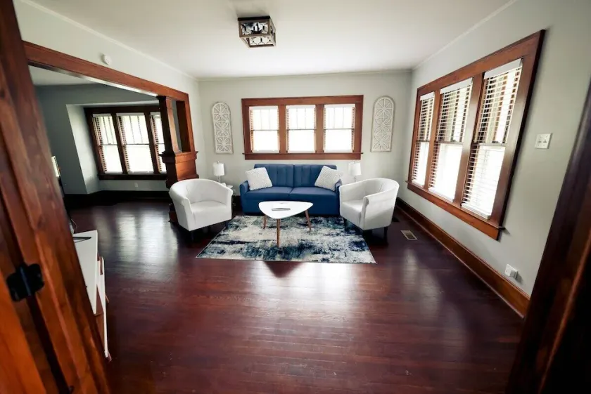 Charming 2BR / King Bed • Firepit • 9 Min to ISU - Image 1