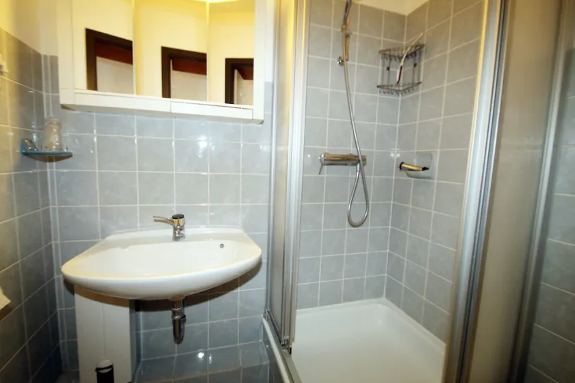 Belvedere 70 - Image 1