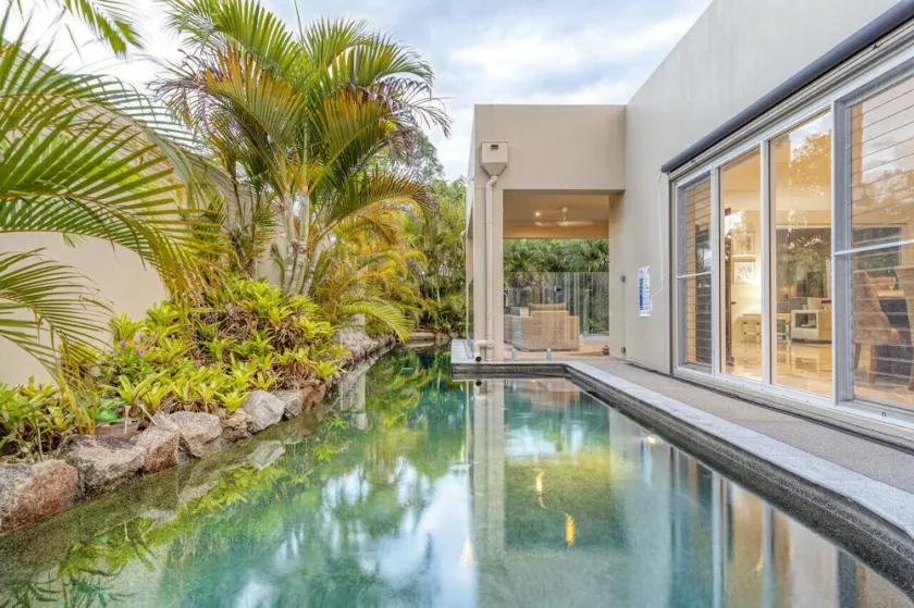 Walk to Golf Course, Lagoon Pool, Coastal Lux Home - Image 1