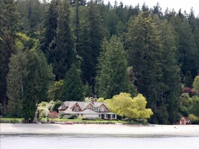 Bainbridge Island (Puget Sound): Non-Bank Waterfront Sandy Beach - Image 1