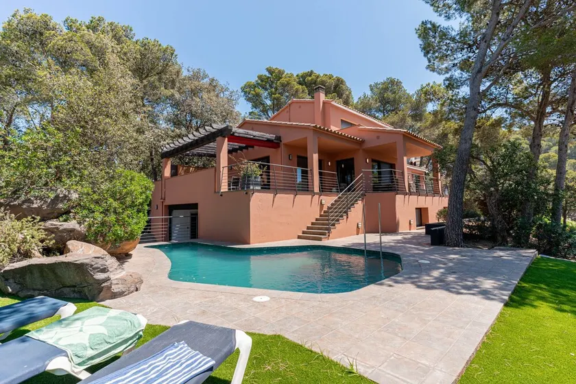Eleanors House - Image 1