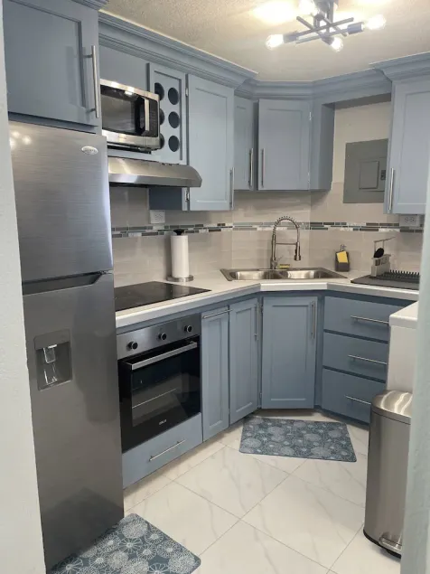 West view 2-  ASK about our special rates! free wifi, modern, central location - Image 1