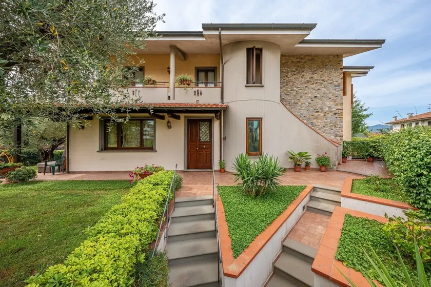 Apartamento 'La Casa Nel Verde' con terraza privada, Wi-Fi y aire acondicionado - Image 1