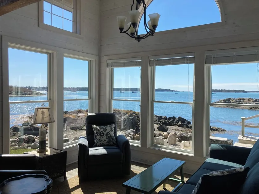 Vackert renoverad stuga vid havet med spektakulär utsikt ... - Image 1