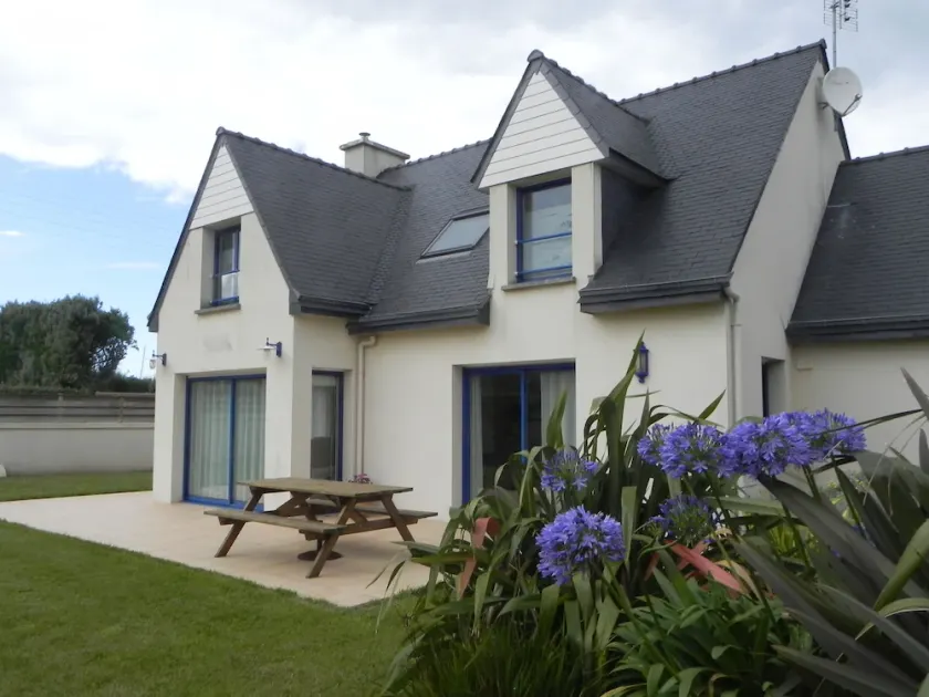 House Ind. recent 100 meters from the sea and sandy beaches, internet - Image 1