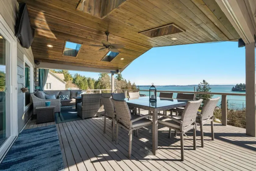 Epic Views: Hot Tub, 3BR/3BA, Sleeps10, Remote Retreat! - Image 1