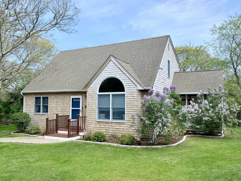 Idyllic Vineyard House in Desirable Katama/Edgartown – Walk/Bike to Town/Beaches - Image 1