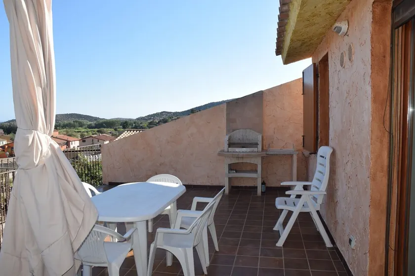 Lejlighed i villa i Borgo Chia med terrasse på 27m2 - Image 1
