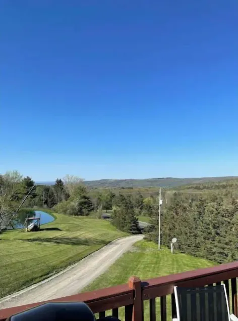 *Newly renovated* guesthouse with beautiful views - Image 1
