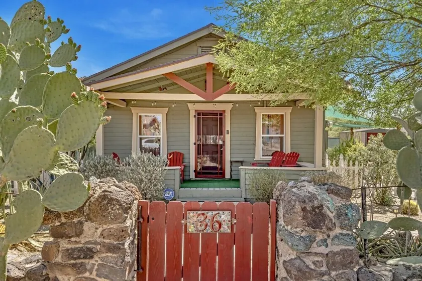 Historic Craftsman Charm | Fire Pit | Pet Friendly - Image 1