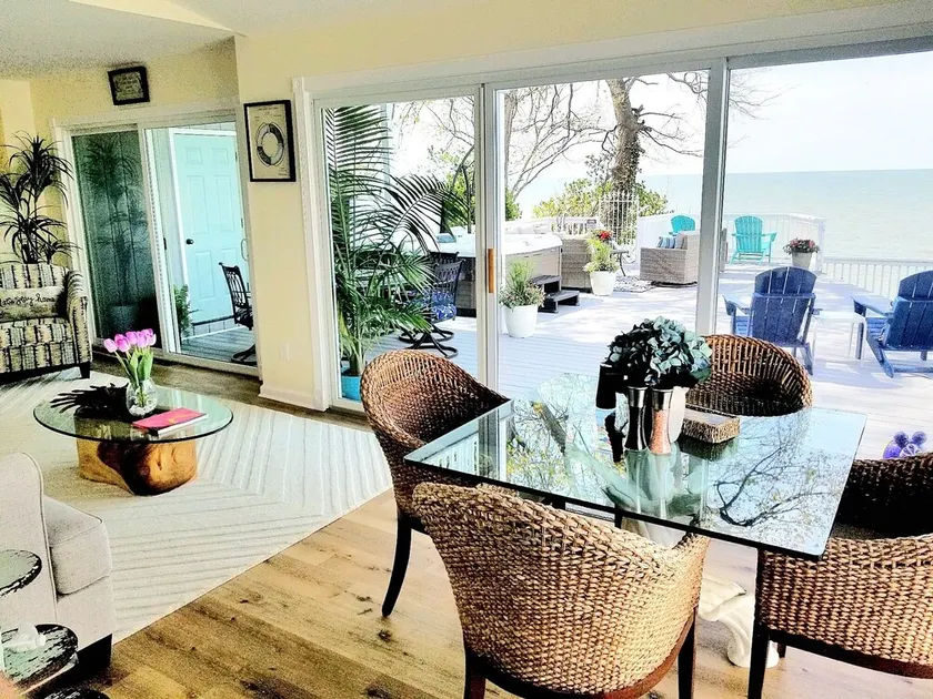 Lakefront Oasis Retreat Private Beach-Hot Tub-Pet Friendly-3 Bd/2 B-King Suite - Image 1