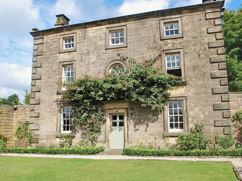 4 bedroom accommodation in Matlock - Image 1