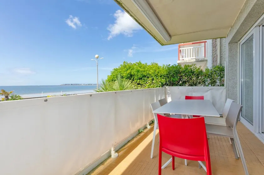 Appartement 'Face Mer Sur Plage' avec terrasse privée - Image 1