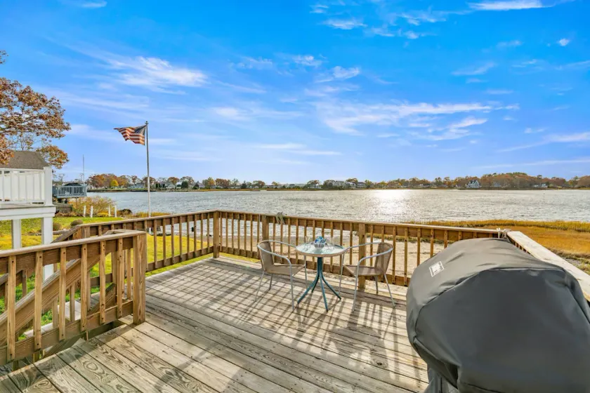 Beach Pass-Charming Waterfront Cottage in Wareham - Image 1