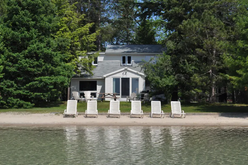 Villa paisible au bord du lac sur le lac Big Glen. Vues magnifiques! - Image 1