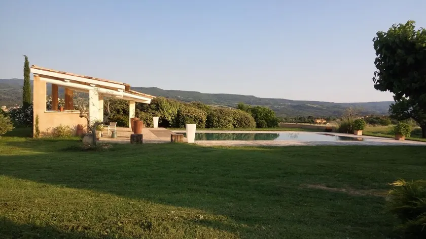 Les Mûriers: 55m2 gite for 2/4 people in a quiet location overlooking the Luberon and vineyards - Image 1