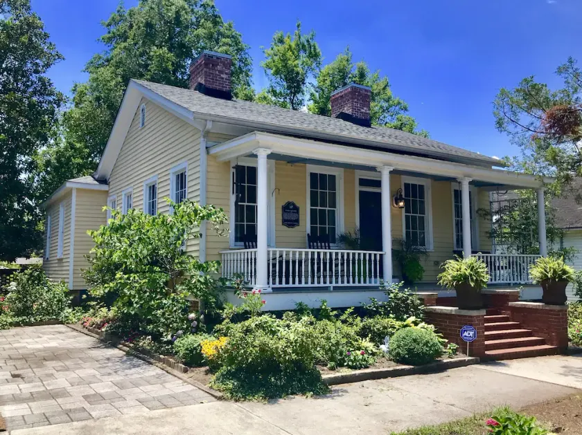 Maison magnifiquement restaurée dans le quartier historique de Wilmington avec piscine - Image 1