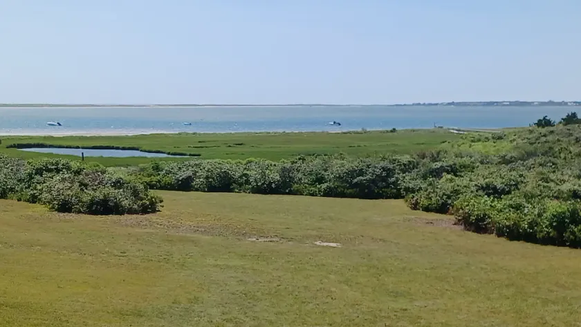 Classic Chappy Beach House, grandes vues sur l'eau, près de l'eau - Image 1