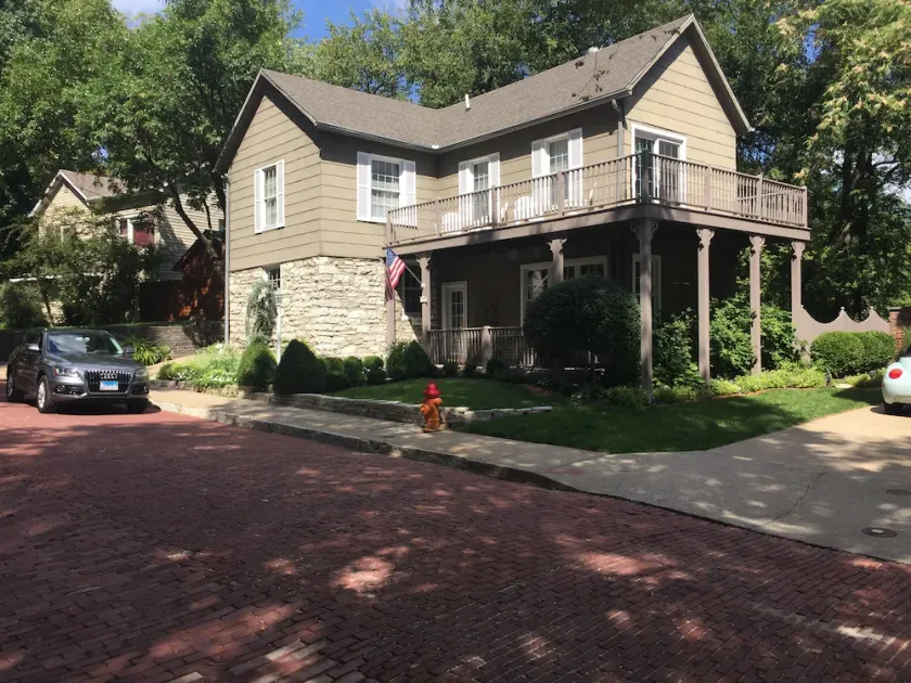 Guest House 632 Summit Street - Image 1