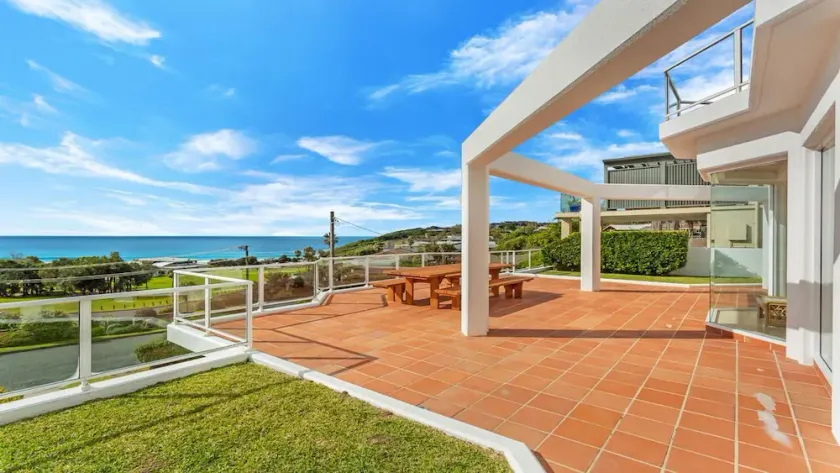 Sun, Sand, Beachside house with magical views. - Image 1