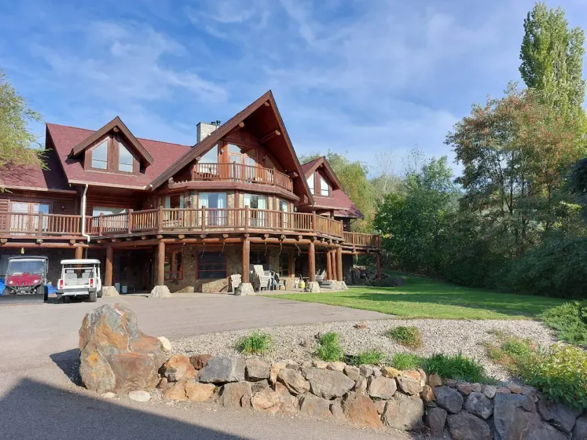 Chalet at Swan Lake - Image 1