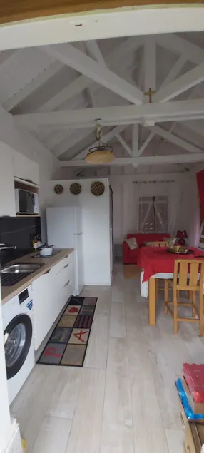 Petite Maison - Image 1