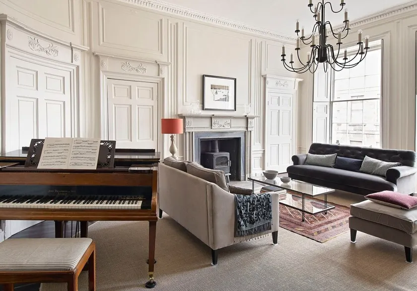 A fusion of Georgian and Modern. Impeccably furnished with excellent attention to detail! - Image 1