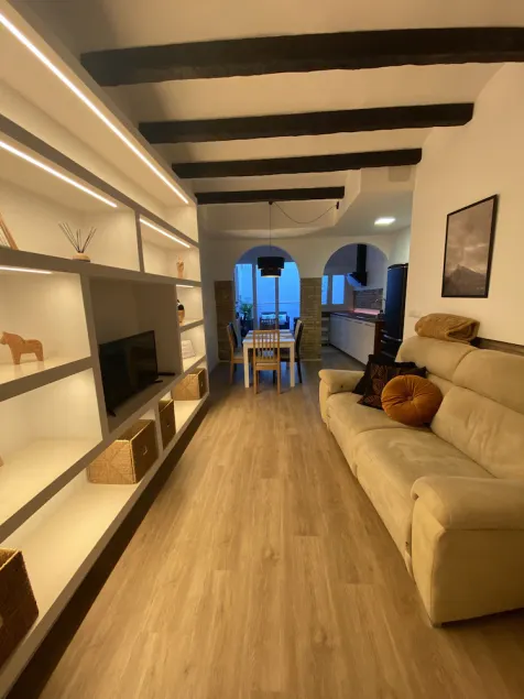 Townhouse 20 minutes from the center of Barcelona - Image 1