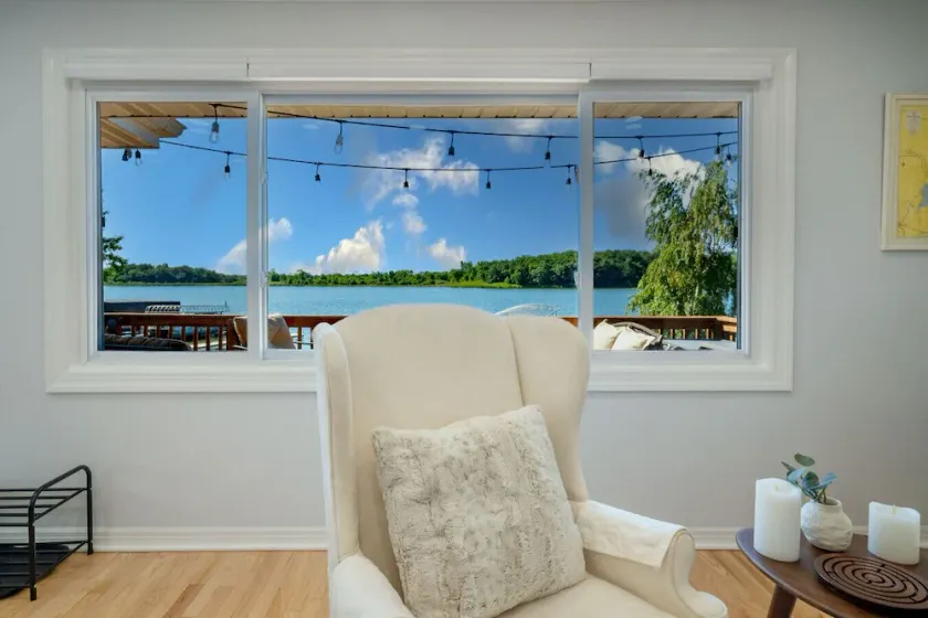 3Bed 2Bath Luxury Lake House on Myers Bay Private Pier Beach Firepit and Deck - Image 1