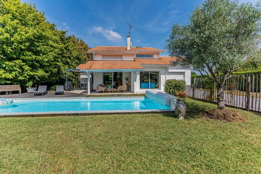 Villa \"St Martin\" con piscina privata, 2 terrazze private e Wi-Fi - Image 1