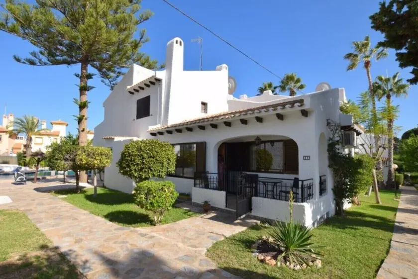 All one level, suitable for couples, Young Families, winter rent & home working. - Image 1