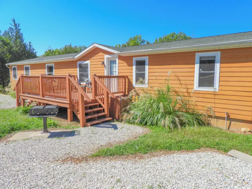 Meramec Hideaway Riverside private vacation home  - Image 1