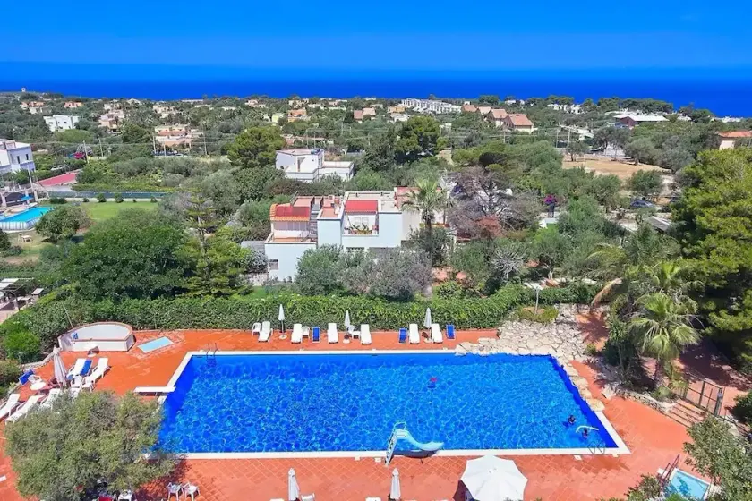 Casa de romã com jacuzzi e jardim - Image 1