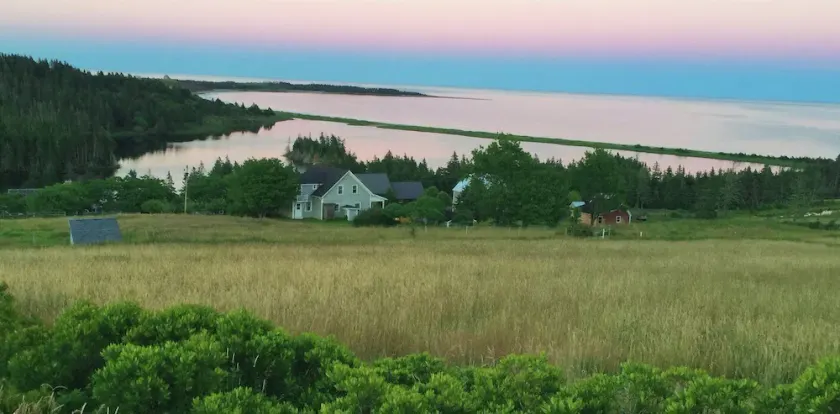 Une vue imprenable! Chalet 4BR de la Rive-Sud sur l'Atlantique! - Image 1