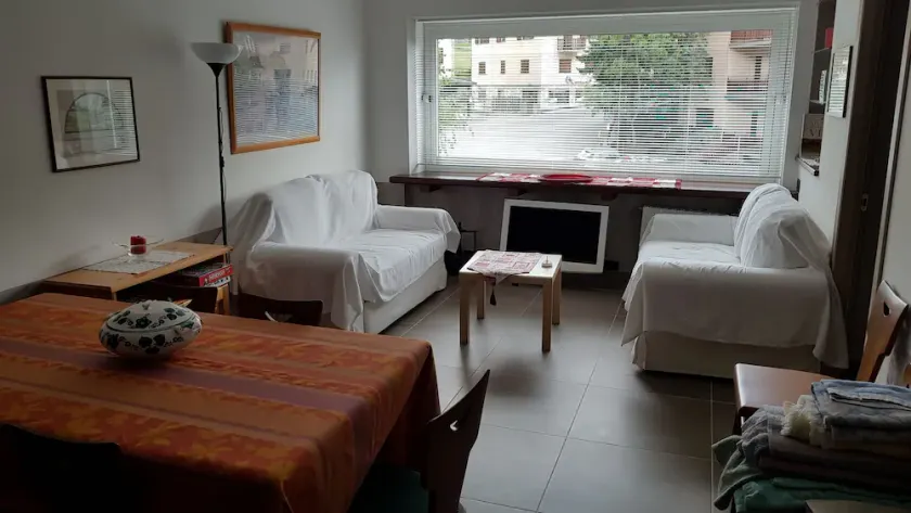 APARTMENT 50 MT CHANGEOVER, 3 sovrum, 2 badrum, skidbox, privat parkering - Image 1