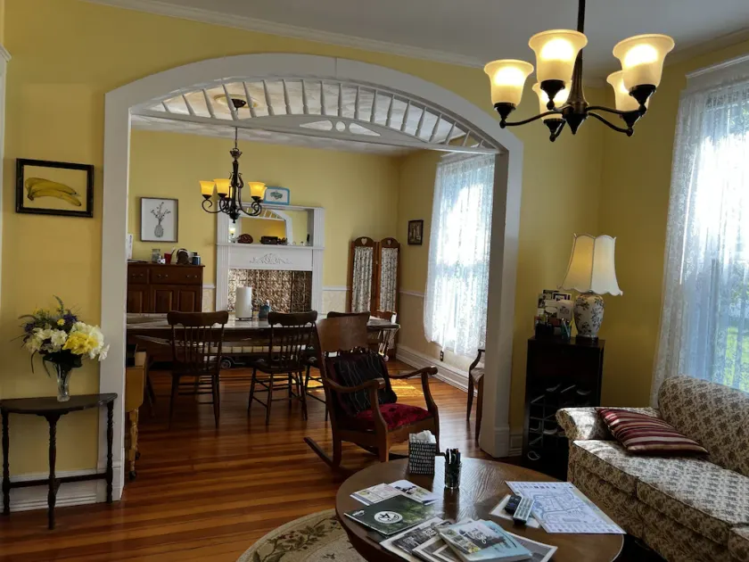 The Dancing Bear Inn - Image 1