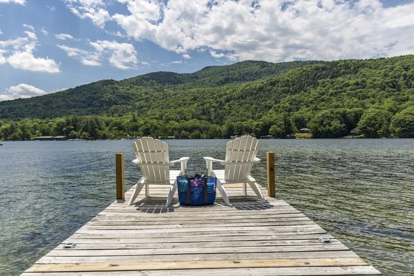 Mount Sunapee Ski House med smuk udsigt over bjergene og direkte havnefront - Image 1