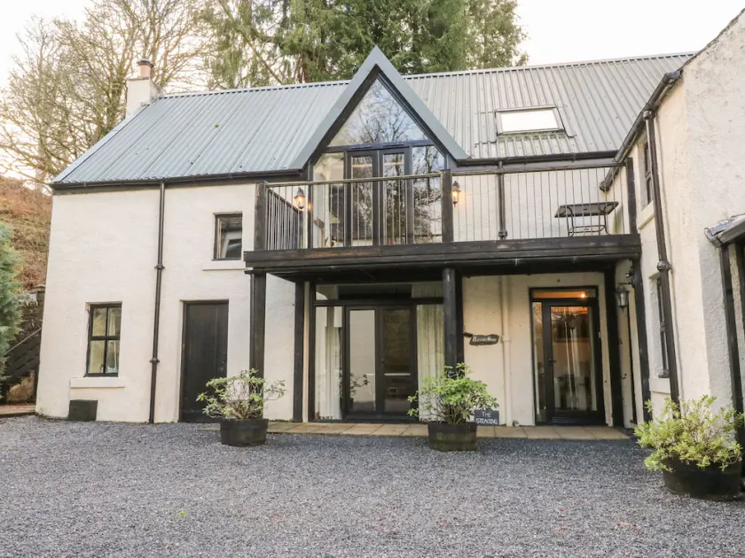 THE STEADING, family friendly, character holiday cottage in Lochawe - Image 1