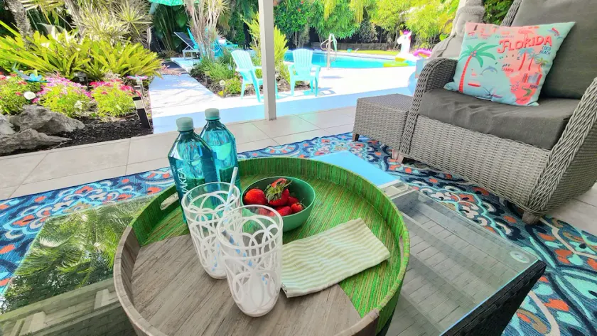 POSHPADZ Hot Tub, Tropical Pool, Pool Floats, 3 Bedrooms, BBQ, Minutes to Beach - Image 1