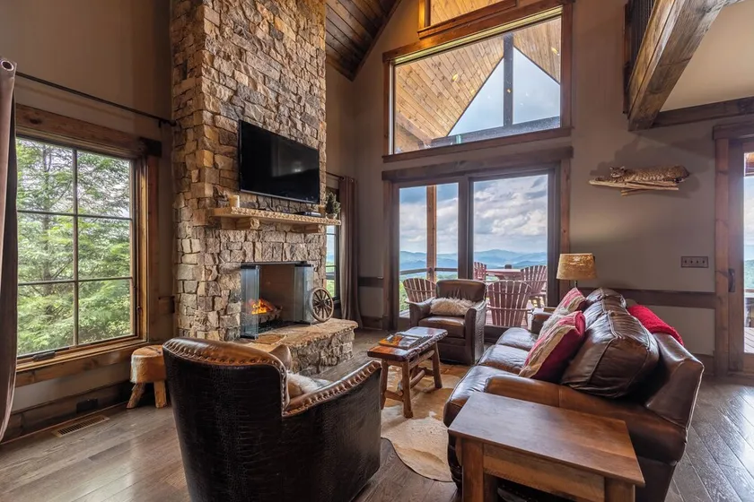 Sunrise Lodge at Eagles Nest - Image 1